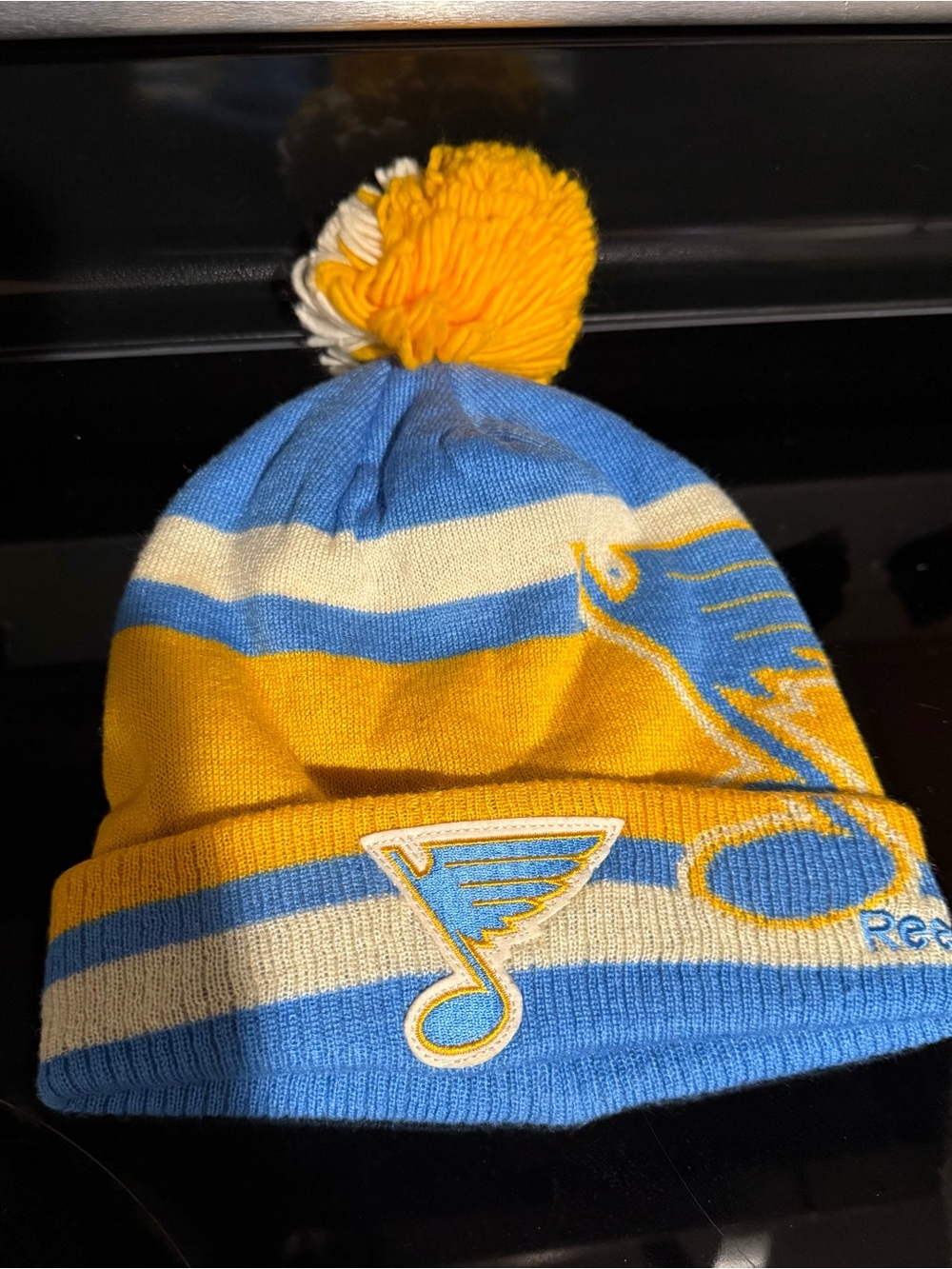 Reebok St. Louis Blues NHL Winter Classic Knit Pom Beanie Hat Blue Yellow White